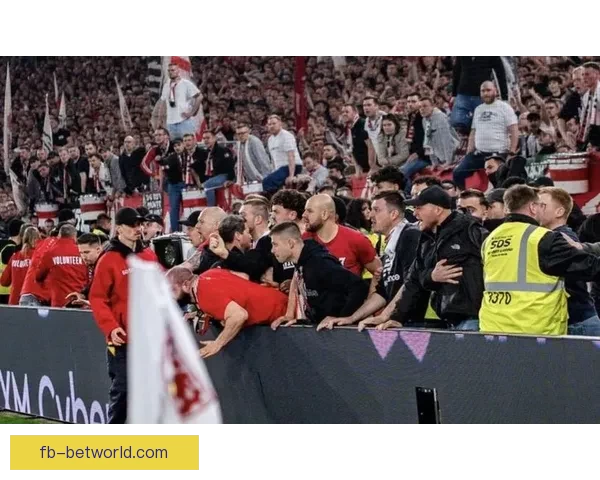 阿德耶米进球后做噤声手势挑衅球迷 引发昂达夫等人激烈冲突